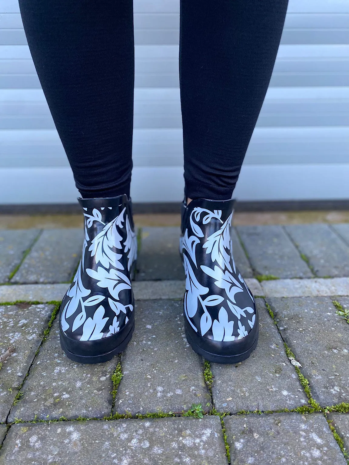 Black Leaf Pattern Ankle Wellie